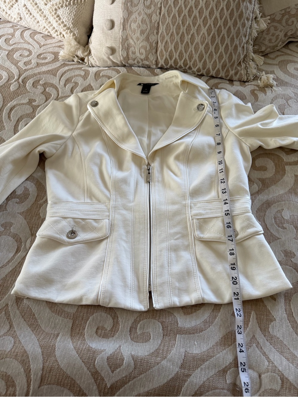 White House Black Market Ivory Quilted Ponte Moto Jacket Size 8 - Picture 11 of 14
